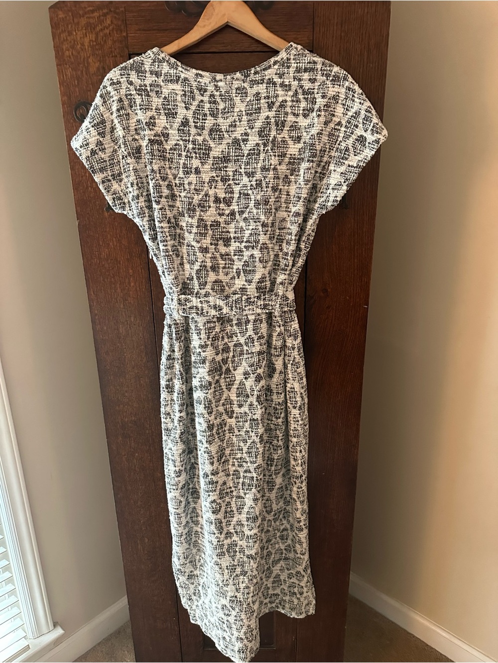 Dolan by Anthropologie Taleen Textured Tie-Waist Midi Dress Size Medium - Picture 4 of 8